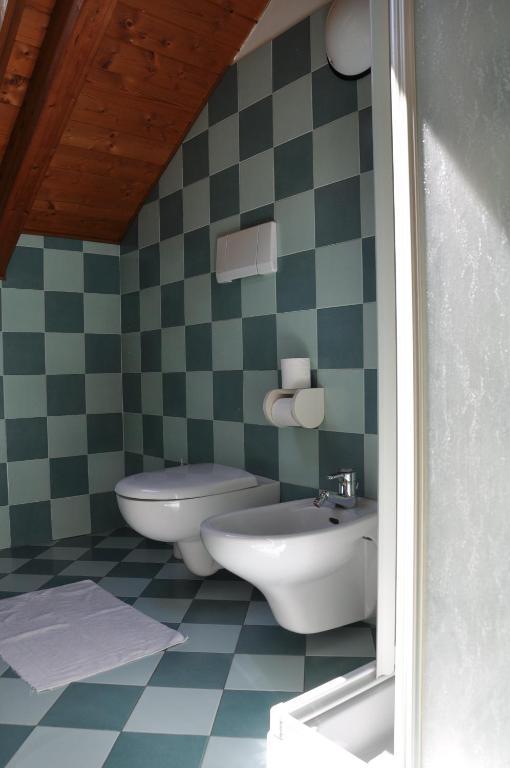 Hotel Ideal Kalfein Zimmer foto